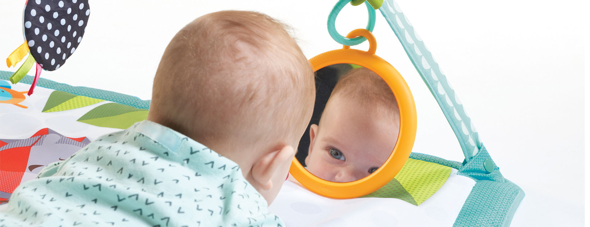 Comfortable mat and engaging mirror promote extended tummy time