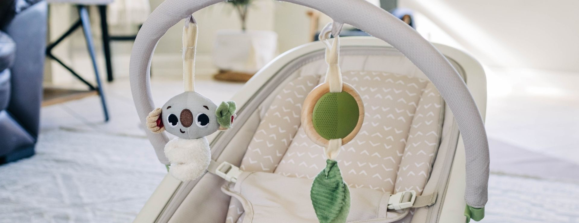 Detachable toy arch with two developmental toys – encourage baby’s senses