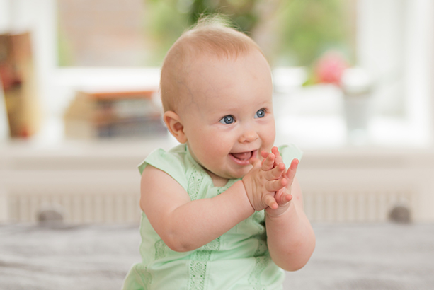 器用さのタネ 赤ちゃんの微細運動能力 6 9 ヶ月